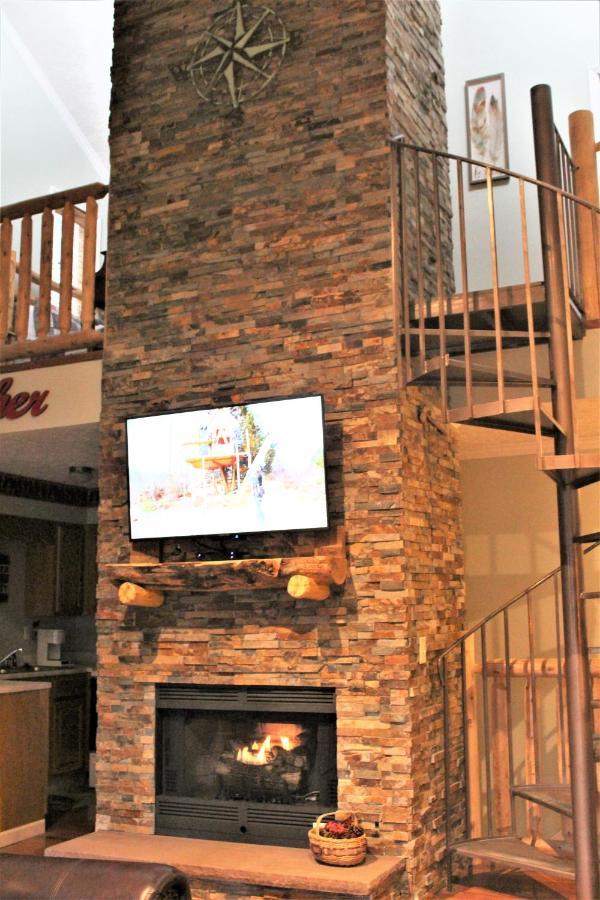 Spacious Downtown Condo Walking Distance To Downtown Gatlinburg Sleeps 6 Guests Extérieur photo