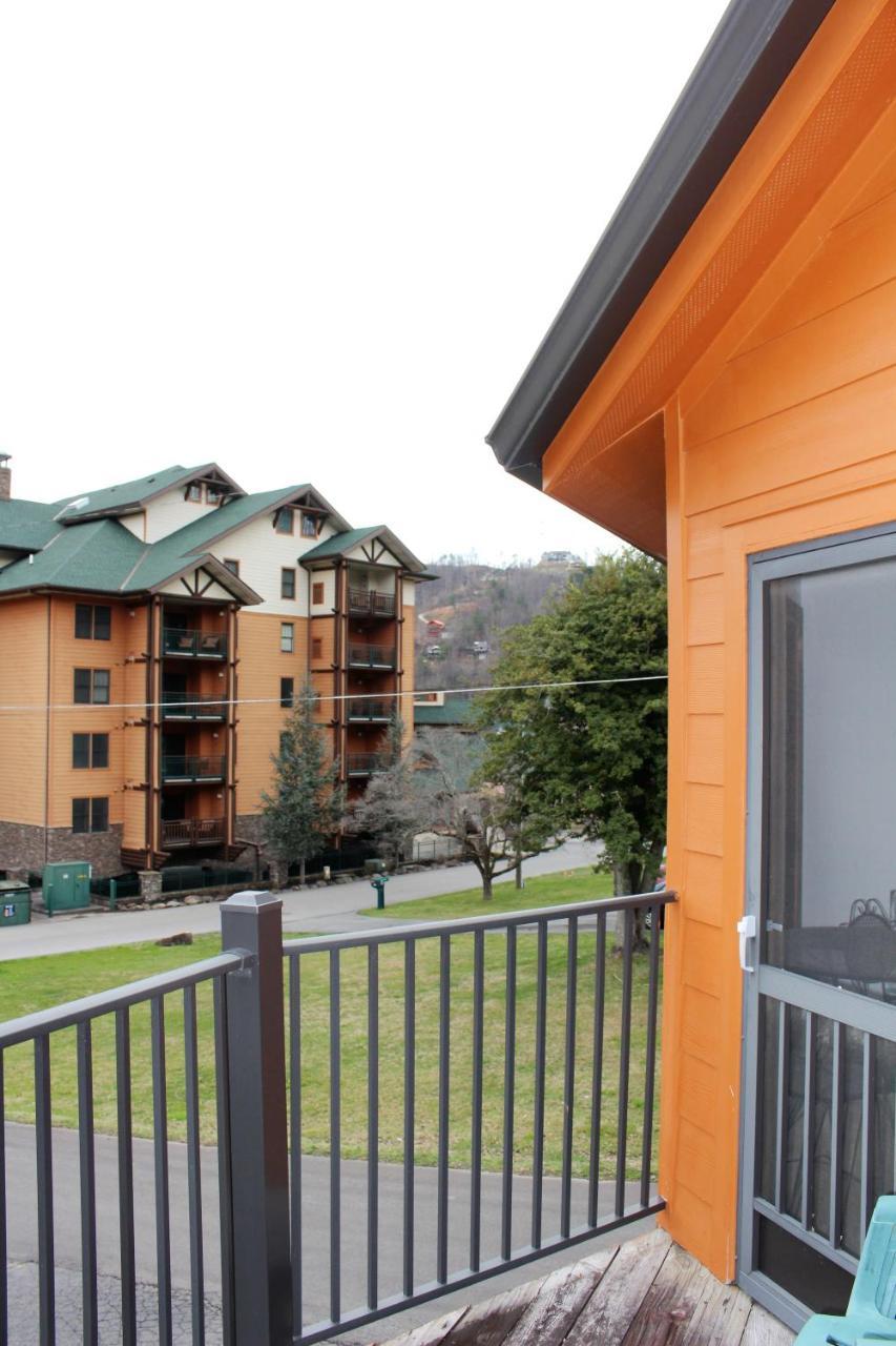 Spacious Downtown Condo Walking Distance To Downtown Gatlinburg Sleeps 6 Guests Extérieur photo