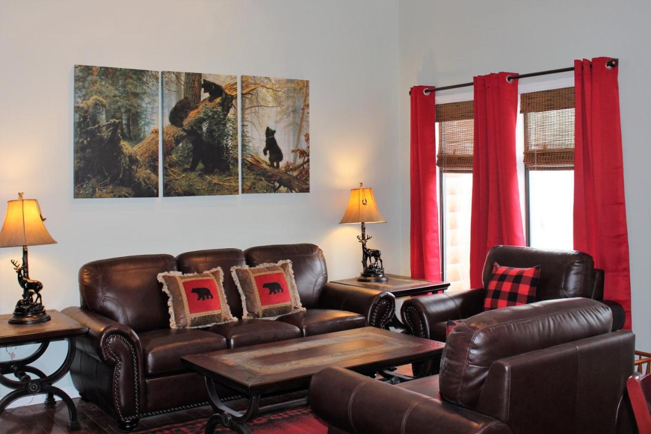 Spacious Downtown Condo Walking Distance To Downtown Gatlinburg Sleeps 6 Guests Extérieur photo