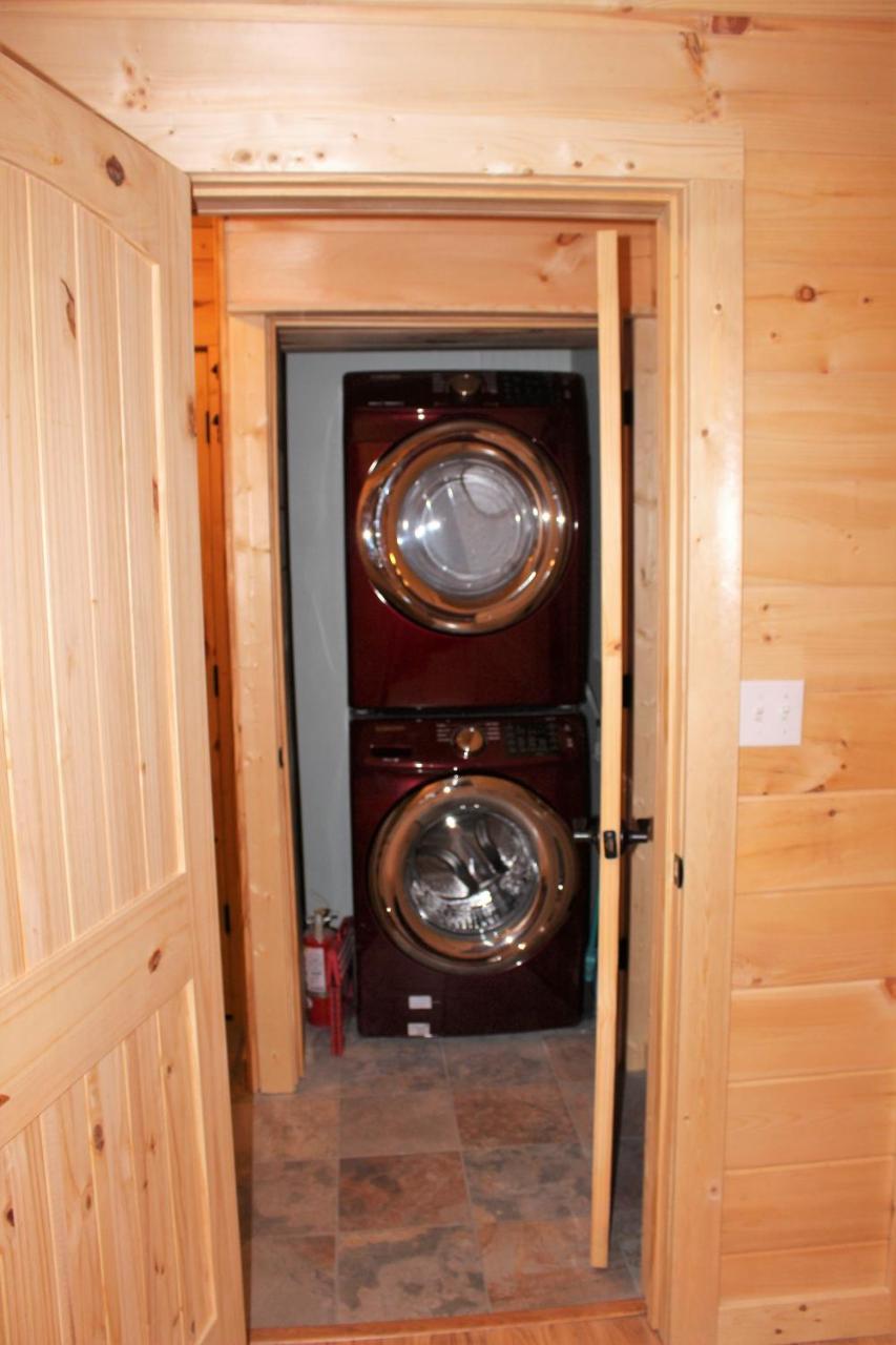 Spacious Downtown Condo Walking Distance To Downtown Gatlinburg Sleeps 6 Guests Extérieur photo