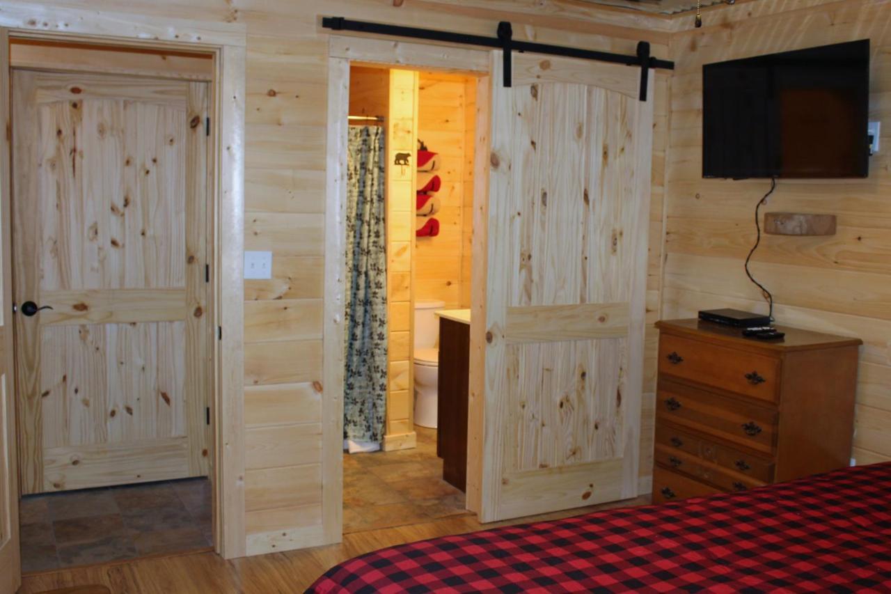 Spacious Downtown Condo Walking Distance To Downtown Gatlinburg Sleeps 6 Guests Extérieur photo