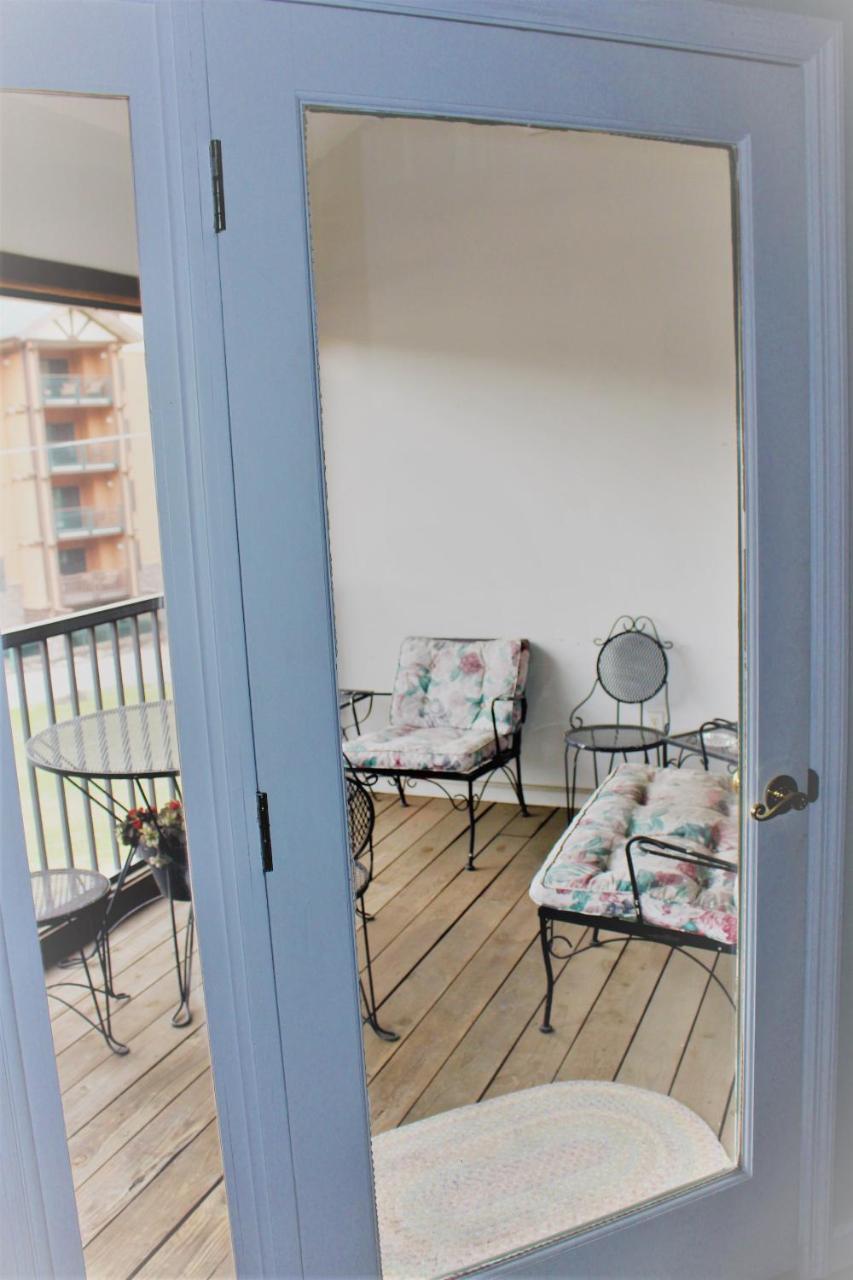 Spacious Downtown Condo Walking Distance To Downtown Gatlinburg Sleeps 6 Guests Extérieur photo