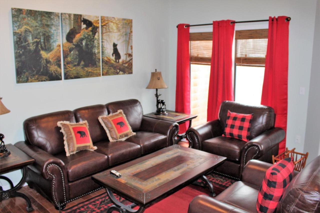Spacious Downtown Condo Walking Distance To Downtown Gatlinburg Sleeps 6 Guests Extérieur photo