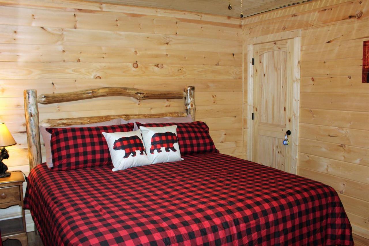 Spacious Downtown Condo Walking Distance To Downtown Gatlinburg Sleeps 6 Guests Extérieur photo
