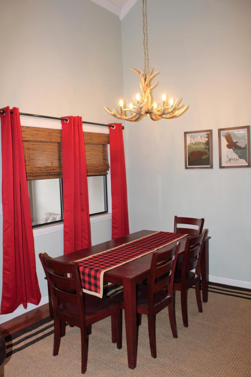 Spacious Downtown Condo Walking Distance To Downtown Gatlinburg Sleeps 6 Guests Extérieur photo