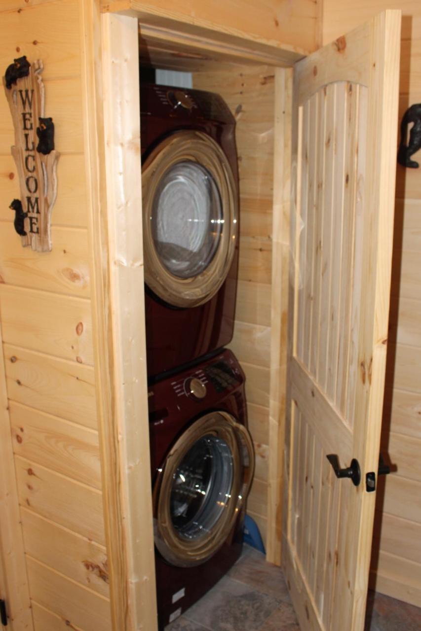 Spacious Downtown Condo Walking Distance To Downtown Gatlinburg Sleeps 6 Guests Extérieur photo