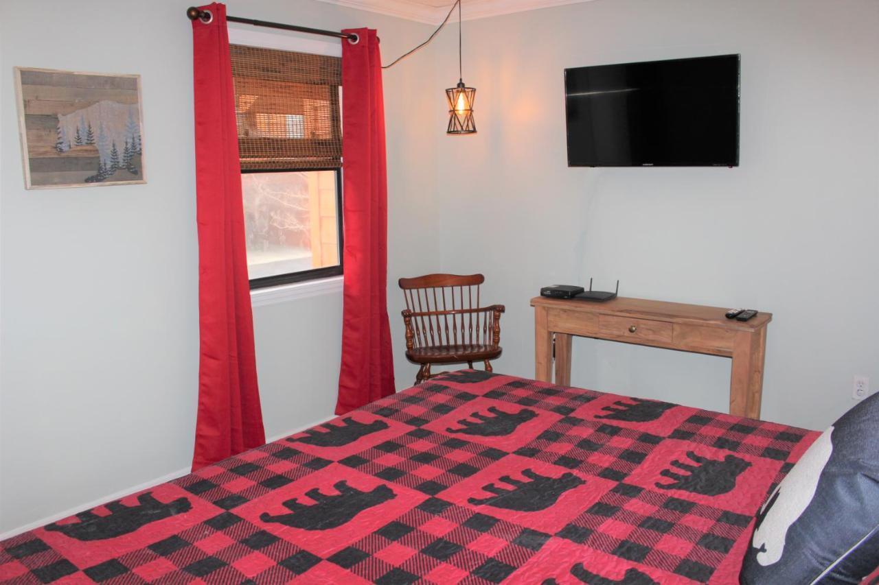 Spacious Downtown Condo Walking Distance To Downtown Gatlinburg Sleeps 6 Guests Extérieur photo