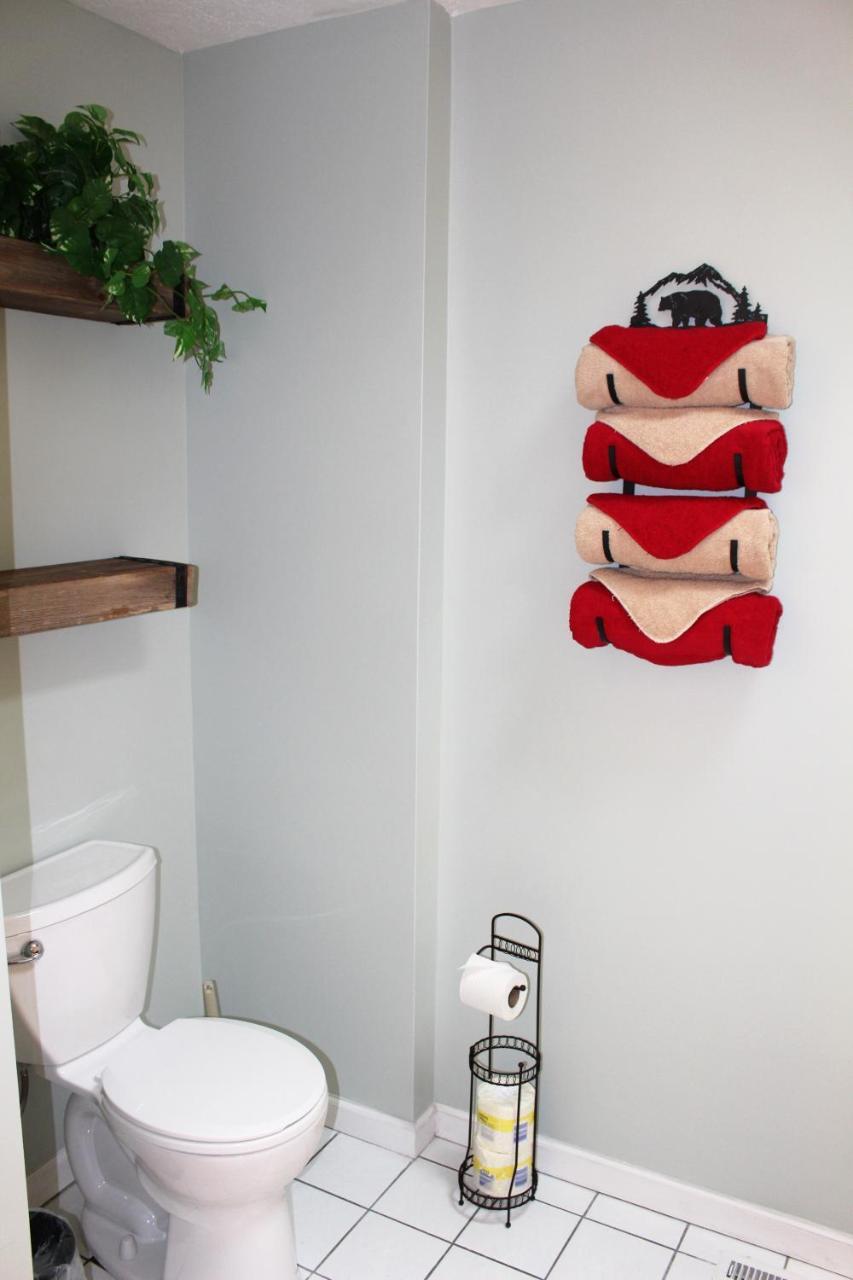 Spacious Downtown Condo Walking Distance To Downtown Gatlinburg Sleeps 6 Guests Extérieur photo