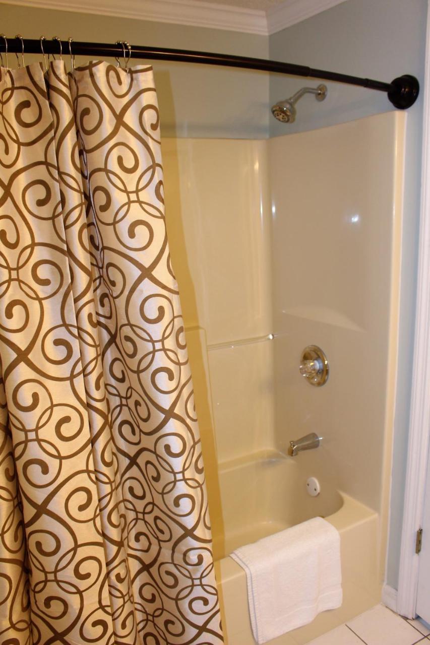 Spacious Downtown Condo Walking Distance To Downtown Gatlinburg Sleeps 6 Guests Extérieur photo