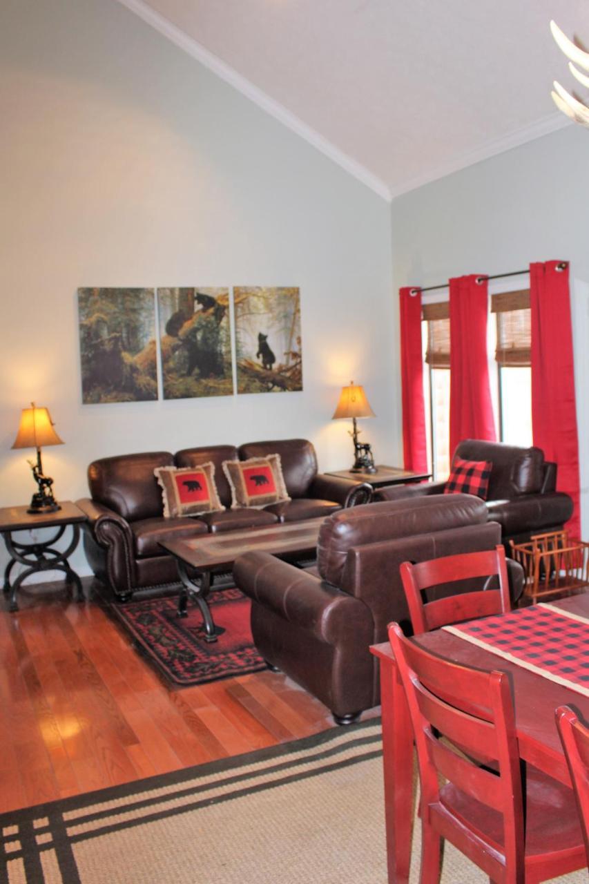 Spacious Downtown Condo Walking Distance To Downtown Gatlinburg Sleeps 6 Guests Extérieur photo