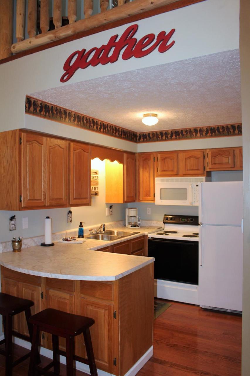 Spacious Downtown Condo Walking Distance To Downtown Gatlinburg Sleeps 6 Guests Extérieur photo