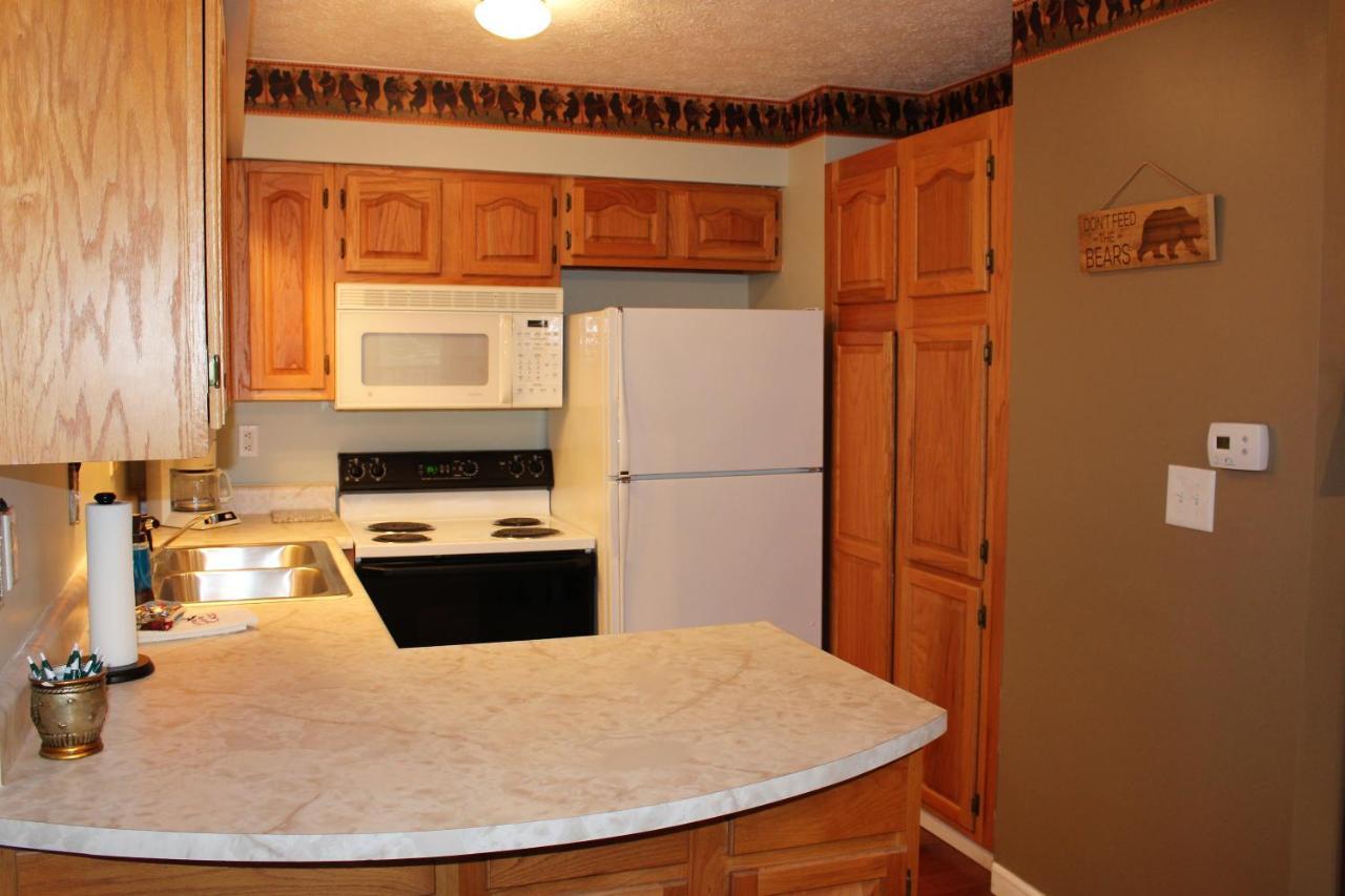 Spacious Downtown Condo Walking Distance To Downtown Gatlinburg Sleeps 6 Guests Extérieur photo