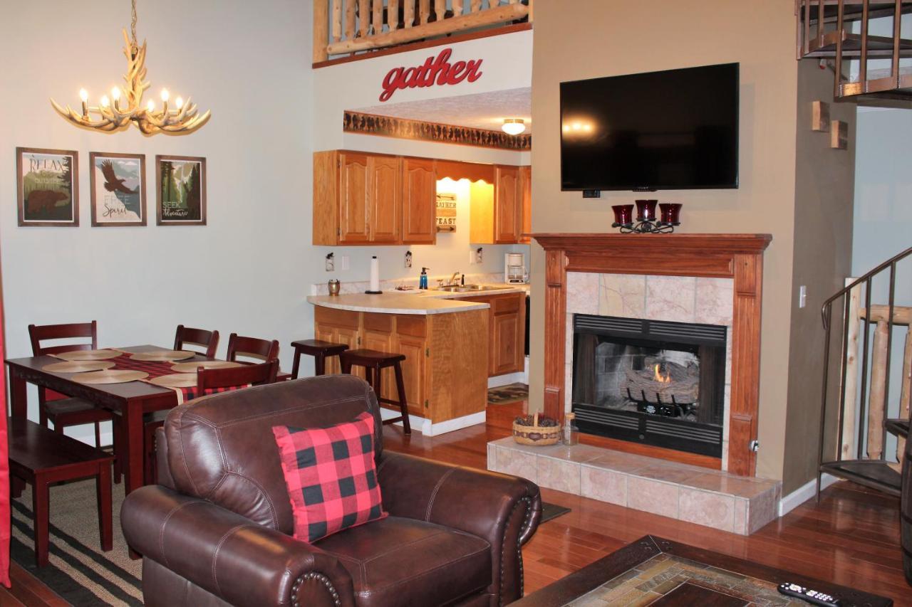 Spacious Downtown Condo Walking Distance To Downtown Gatlinburg Sleeps 6 Guests Extérieur photo