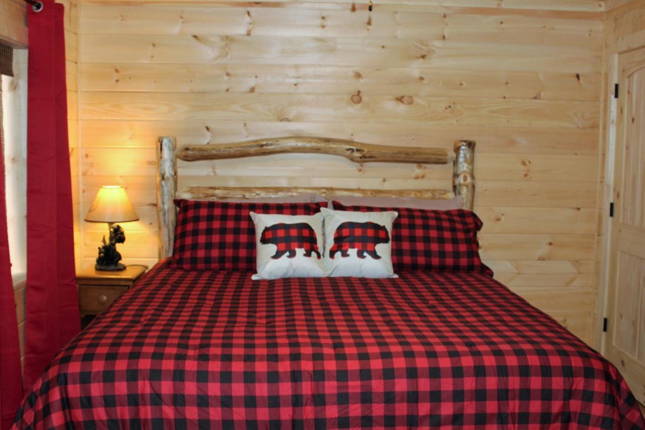 Spacious Downtown Condo Walking Distance To Downtown Gatlinburg Sleeps 6 Guests Extérieur photo