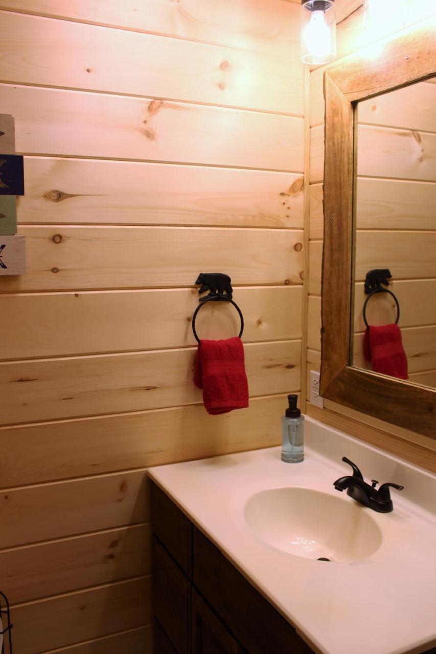 Spacious Downtown Condo Walking Distance To Downtown Gatlinburg Sleeps 6 Guests Extérieur photo